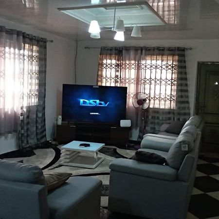 Well Presented Apartment With 2 Master Bedrooms. Freetown Exterior foto