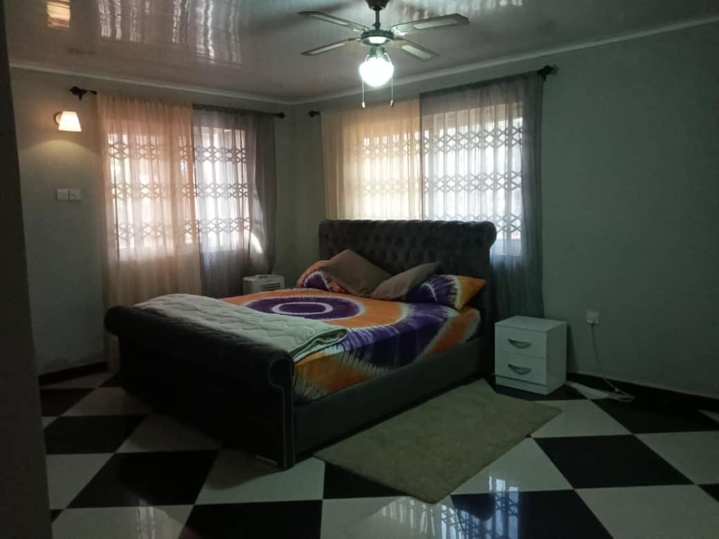 Well Presented Apartment With 2 Master Bedrooms. Freetown Exterior foto