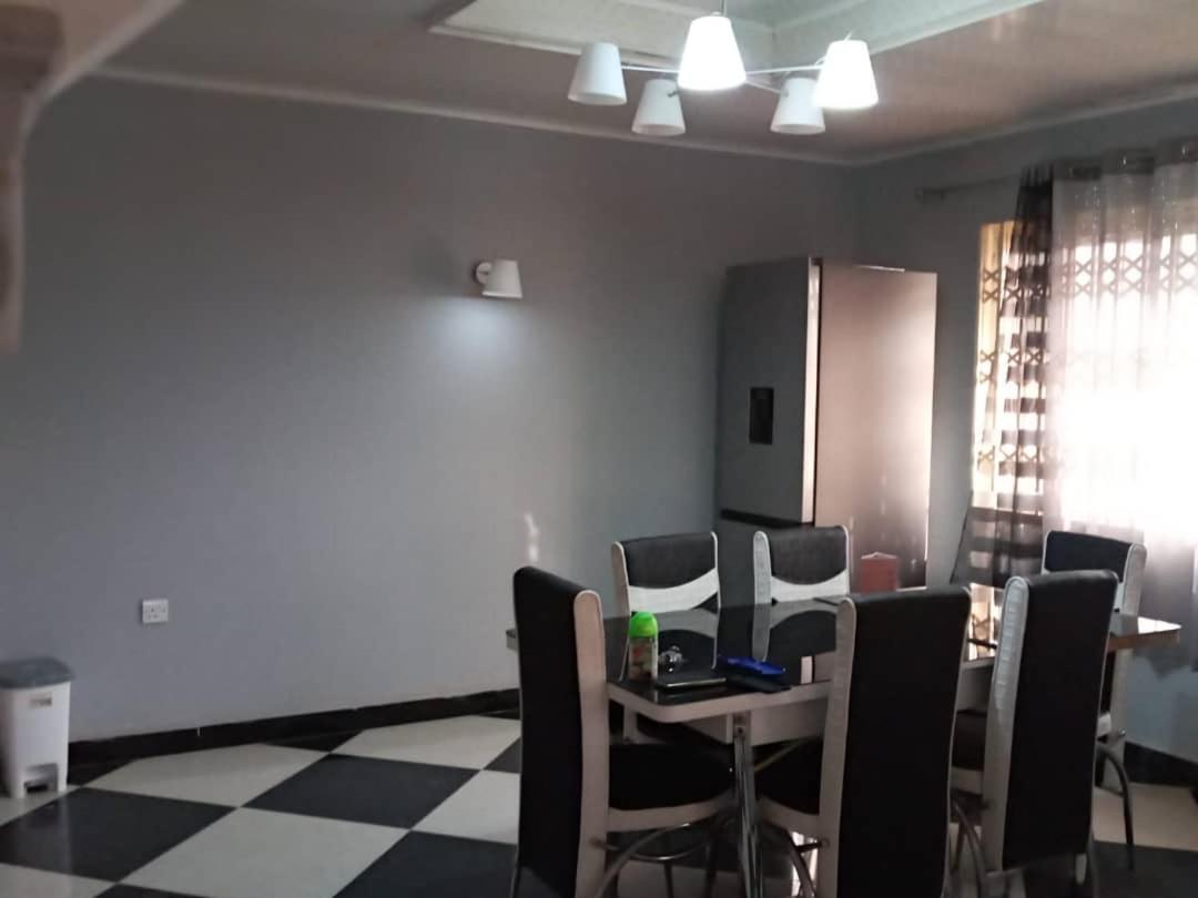 Well Presented Apartment With 2 Master Bedrooms. Freetown Exterior foto